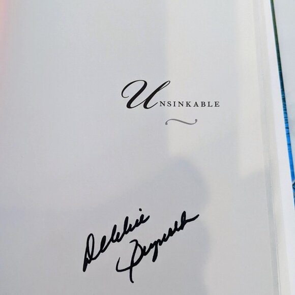 Debbie Reynolds Autographed "Unsinkable : A Memoir" Hardcover 1st/1st 2013 - Picture 7 of 8